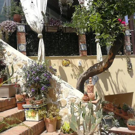 Casa Donna Fiorella Tipica Siciliana * Taormina